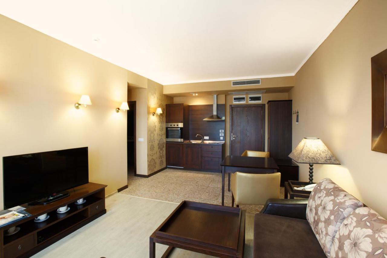 Royal Beach Apartment Sea View 2 Pantai Sunny Bagian luar foto