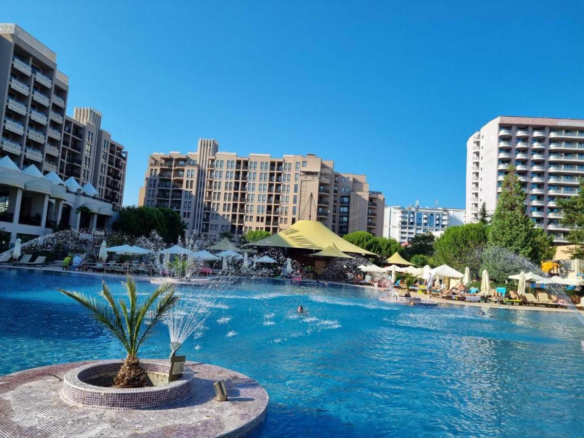 Royal Beach Apartment Sea View 2 Pantai Sunny Bagian luar foto